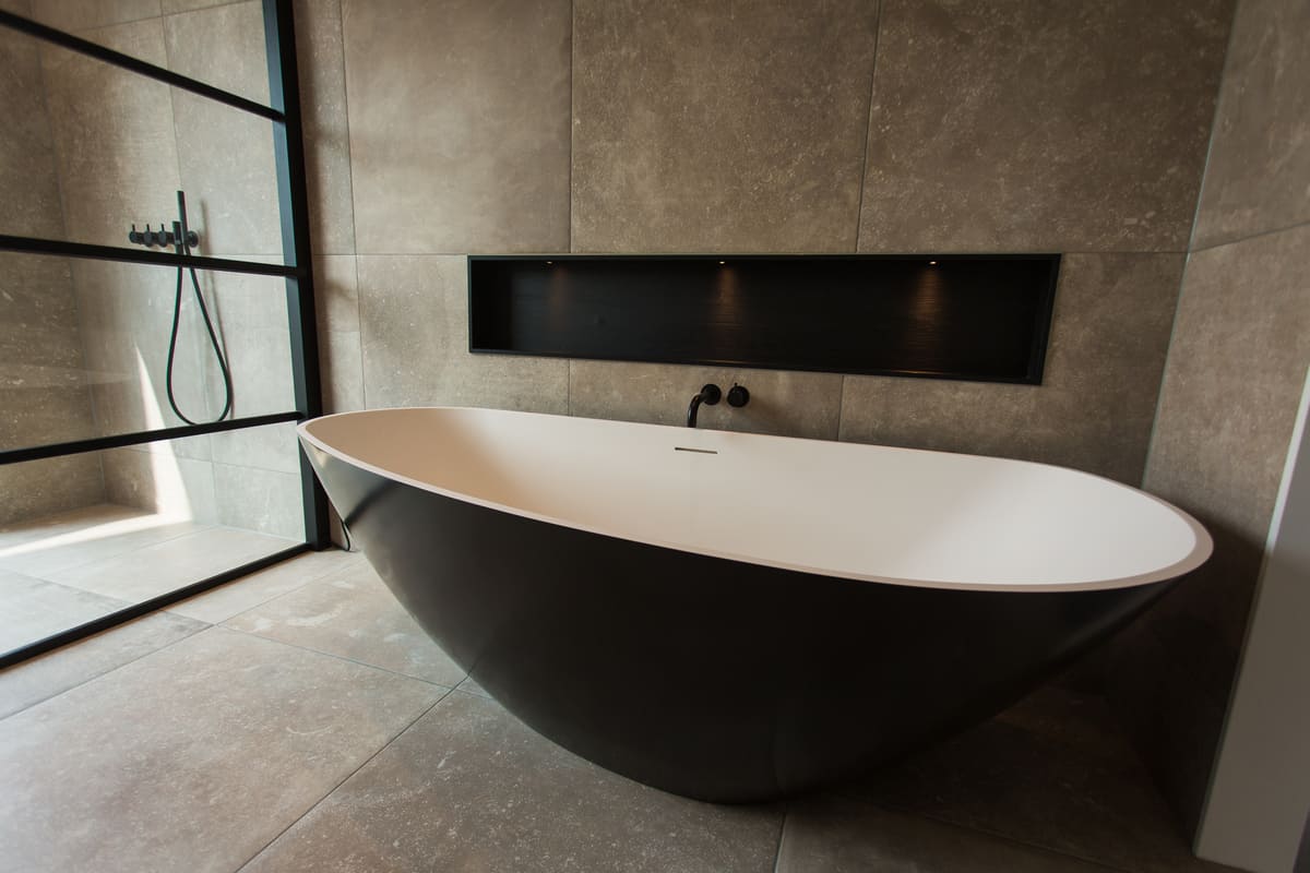 Savant schuld vertrekken Vrijstaand bad Solid Surface / De Eerste Kamer badkamers